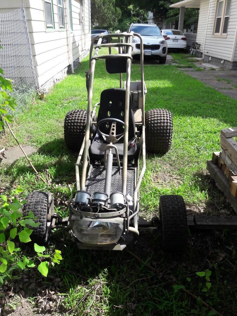 Go cart frame with adjustable seat and seat belt. No motor..