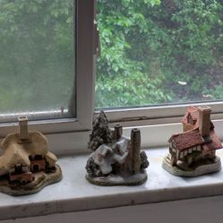 Cottage Figures 