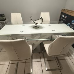 Mesa De Comedor Con 4 Sillas 