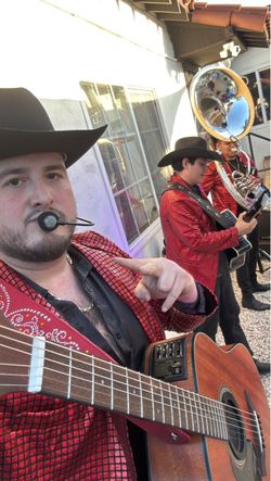 Grupo con tuba