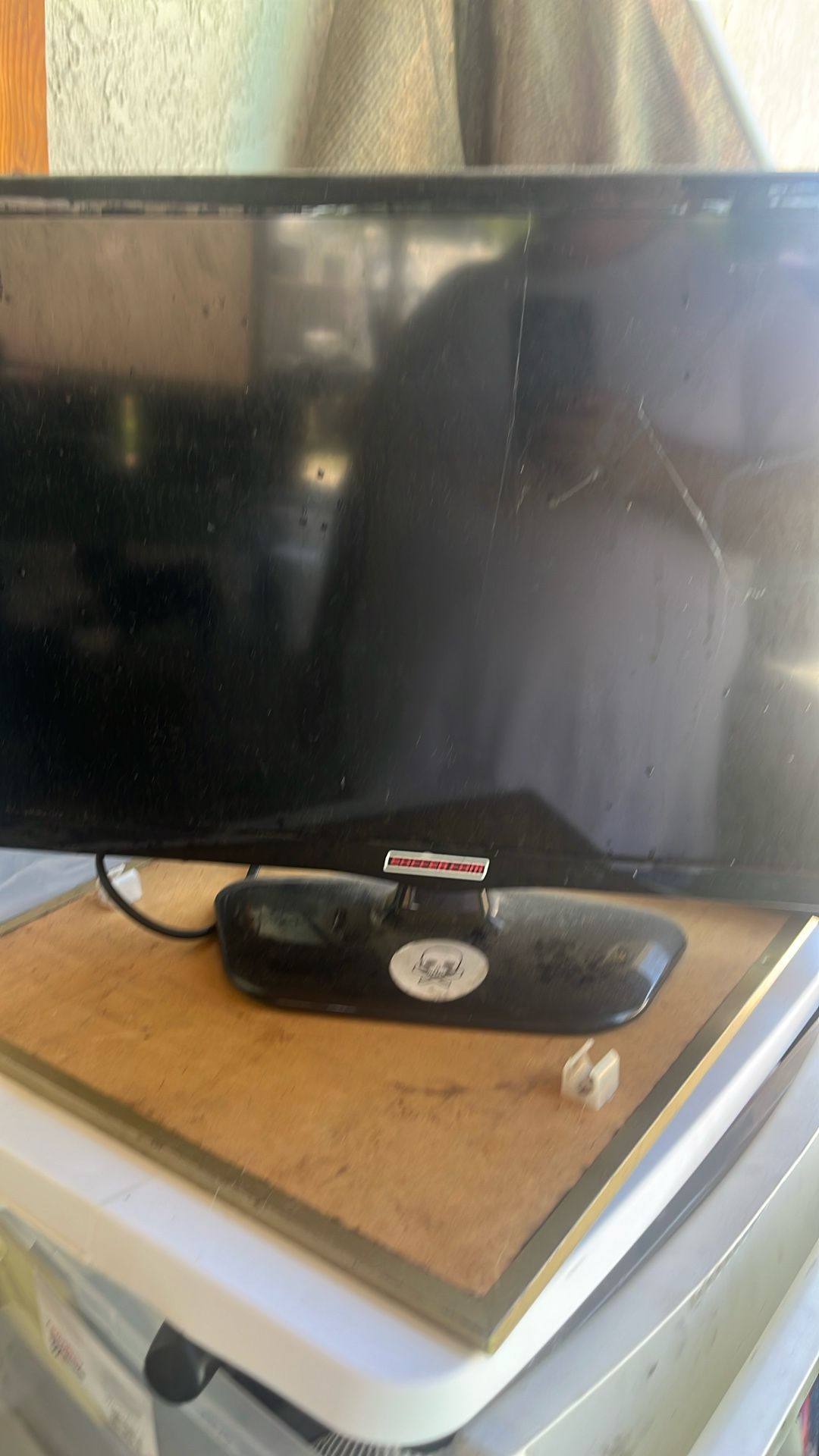 24. Tv. Monitor.