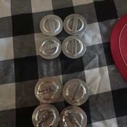 Nissan Center Caps 