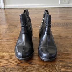 Clarks black Leather Zip Up Block Heel Ankle Boots Shoes Women's US  8M