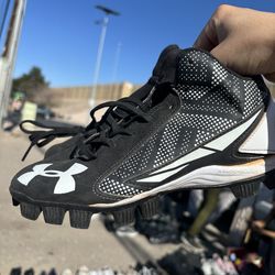 Kids cleats