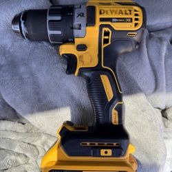 Dewalt Drill With Battery And Charger 