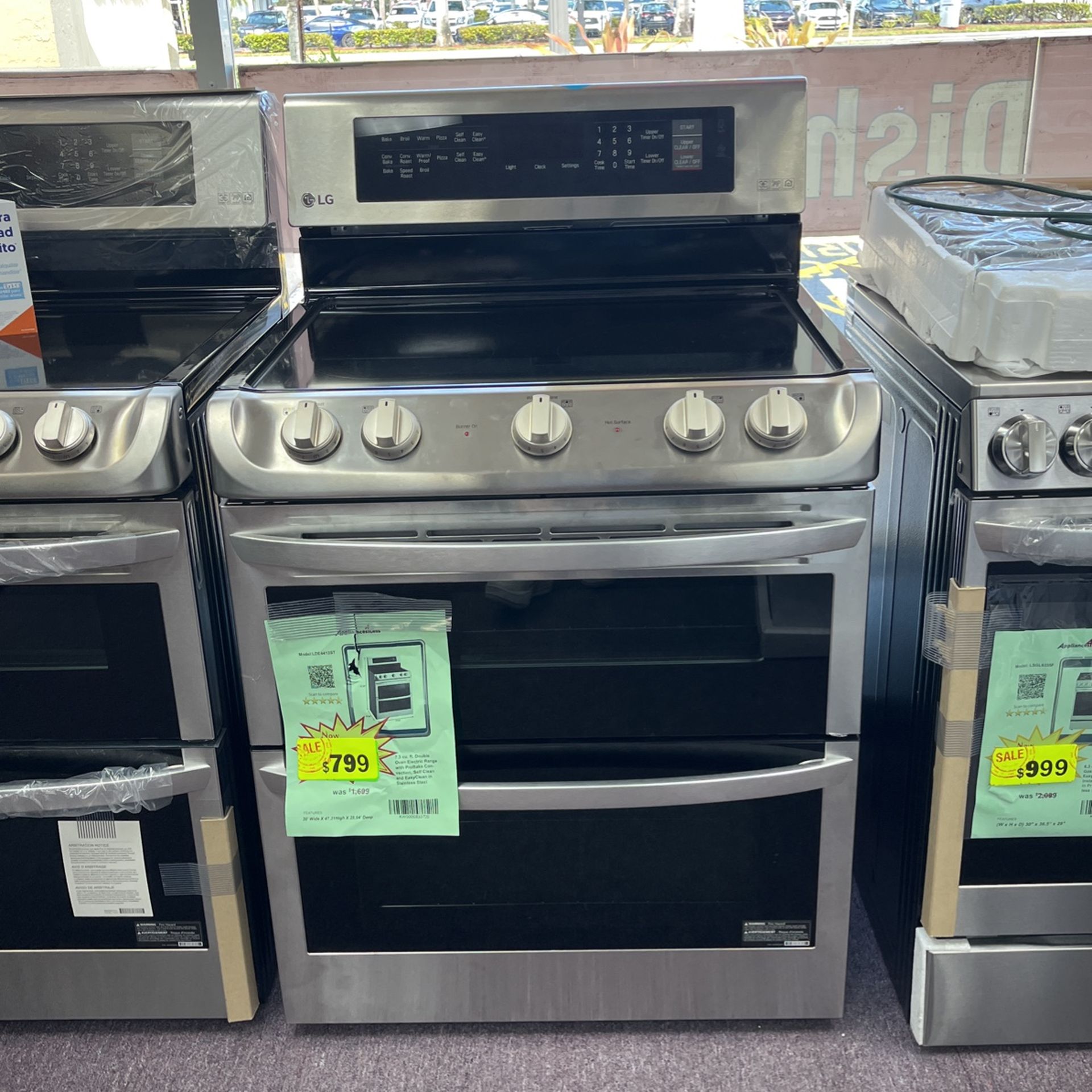 Lg Double Oven Stove New Open Box And Some Dents. 1 Year...