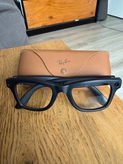 Ray-Ban Meta Wayfarer Gen 2 Smart Glasses + Case