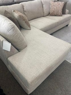 Olivia 🎉 brand new/ modern/luxury 🌼 Stylish & Comfortable Spacious L-Sectional (Linen Texture)