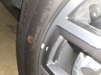 Truck tire 275 60 20