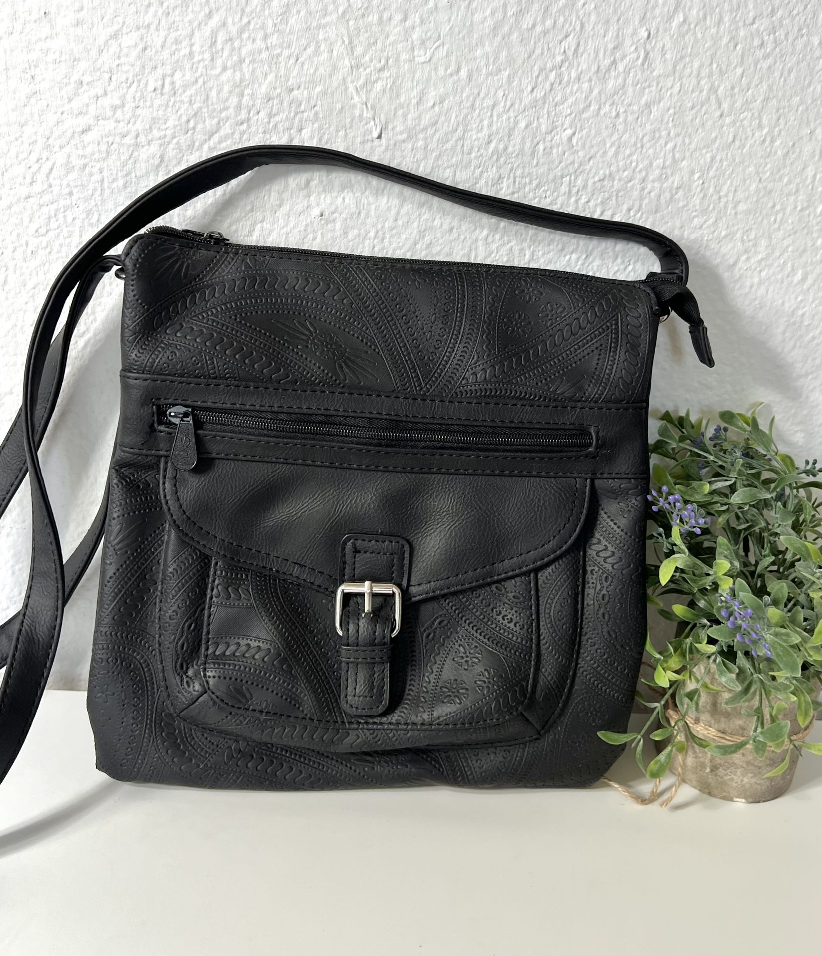 MultiSac Crossbody Bag Purse Black Textured Vinyl Medium Pockets Zipper Boho