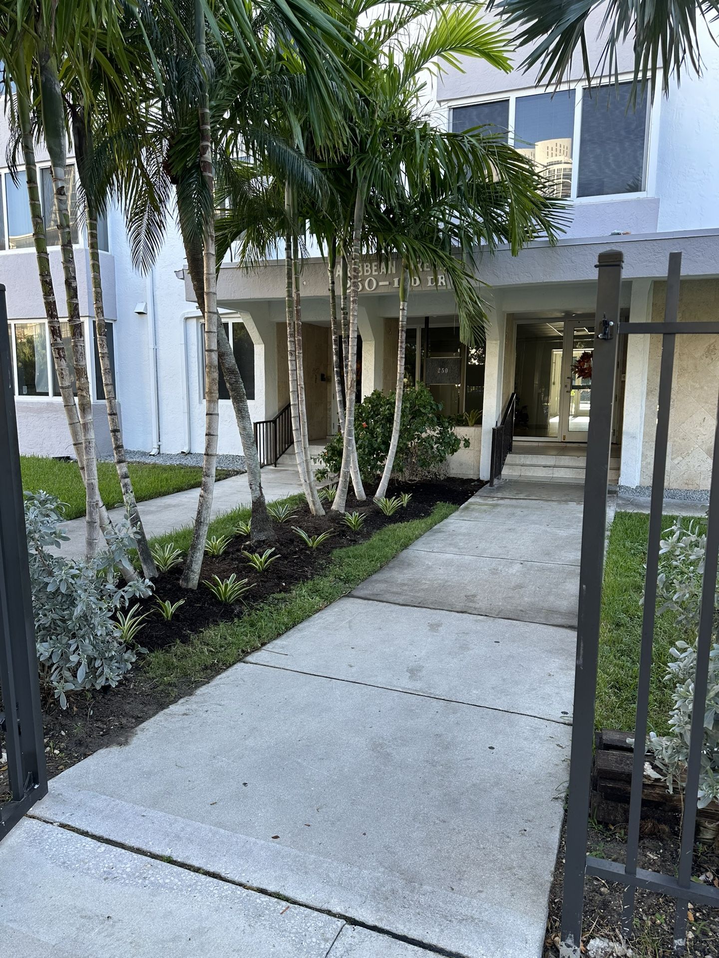 SUNNY ISLES BEACH Gorgeous Bright 2/2 Apt Close BEACH Schools Supermarket