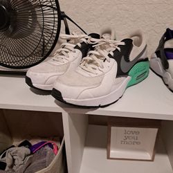 20$ EACH !  Nikes ,Vans 