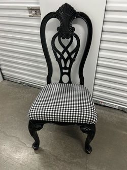 Black and white Buffalo Plaid chair