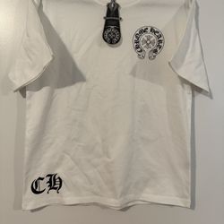 Black and White Chrome Heart Shirt🤍