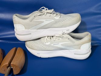 Men’s Brooks Ghost Max-Size 11 (2E)