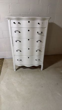 ANTIQUE DRESSER