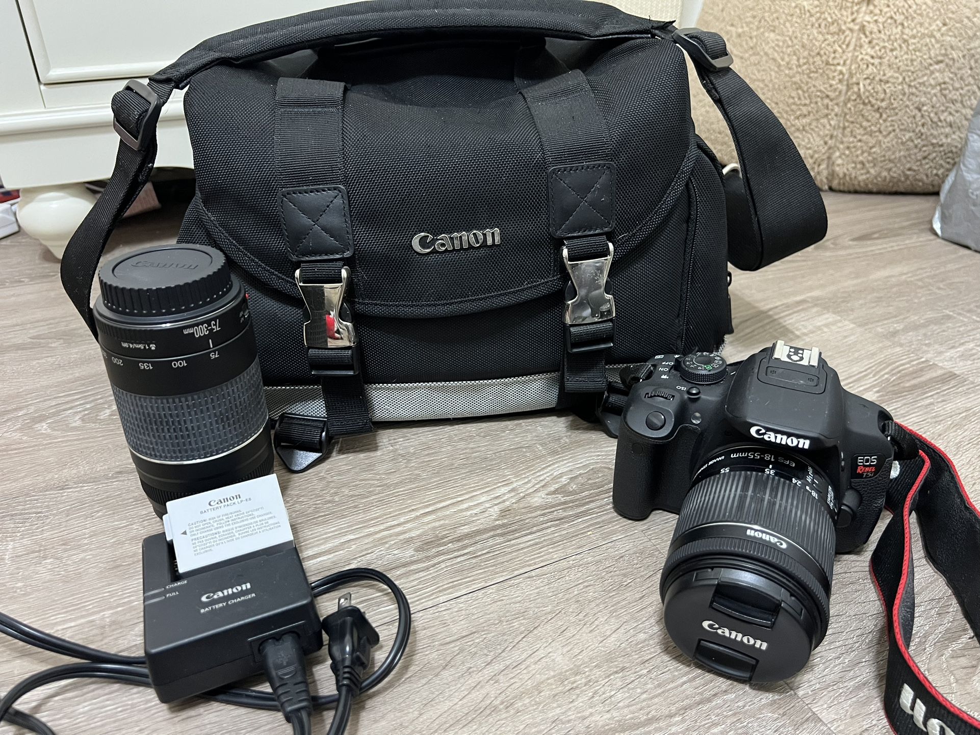 Canon EOS Rebel T5i DSLR Bundle