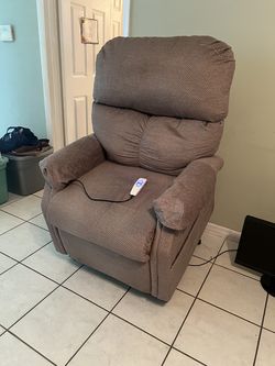 Gently used brown electric recliner. Excellent option for seniors.