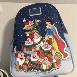 Snow White and the seven dwarfs lounge fly 