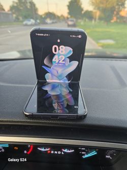 Samsung Galaxy Z Flip 4
