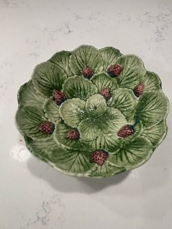 Vintage ceramic strawberry and leaf colander