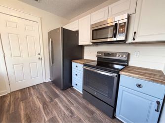 Gorgeous 3 Bed 2 Bath for 1200/Mo!