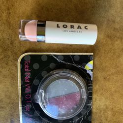 Beauty set (lipstick + eye shadows)