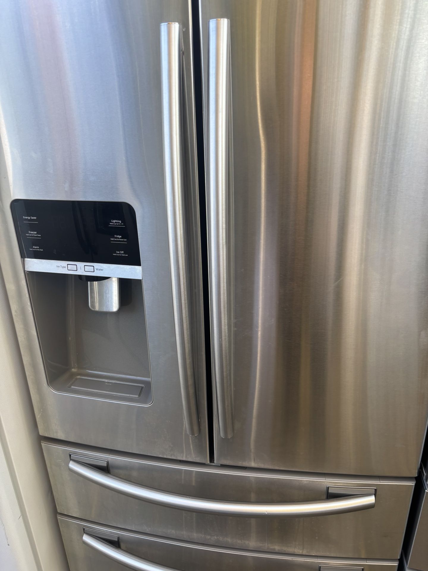 Nice, clean, beautiful Samsung refrigerator will deliver and install