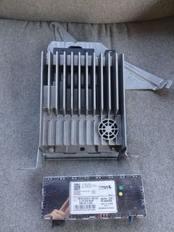 Mercedes e350 amplifier and stereo