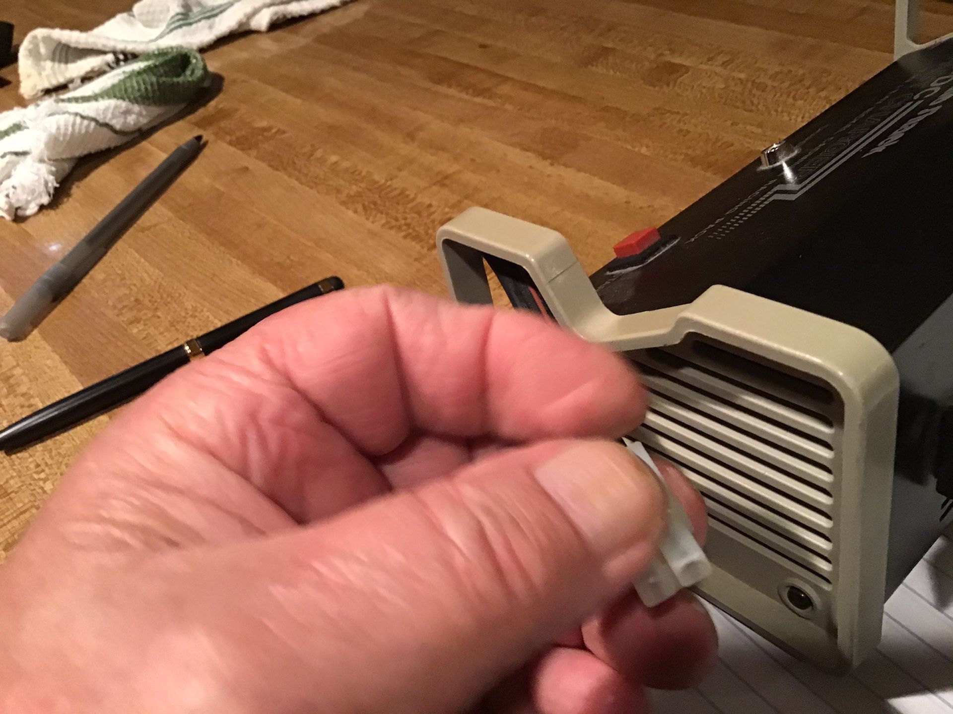 RADIO SHACK NI CAD BATTERY CHARGER. USED ON RC AND MISC. TOYS.