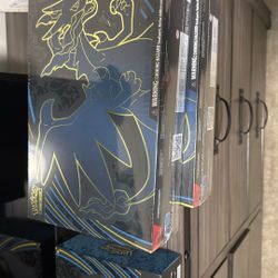 Charizard Ultra-Premium Collection