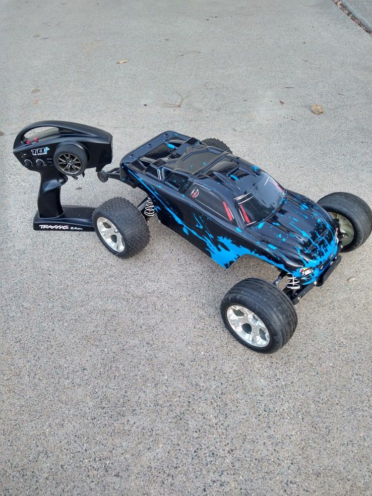 RC Truck Traxxas Rustler1/10 Scale 2wd