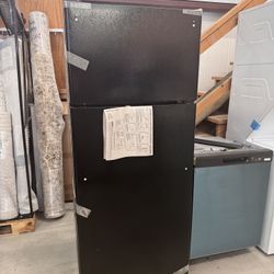 GE 17.5 cu. ft. Top Freezer Refrigerator in Black, ENERGY STAR