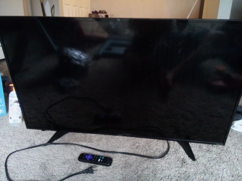 40 Inch Ruko Smart TV  "$80