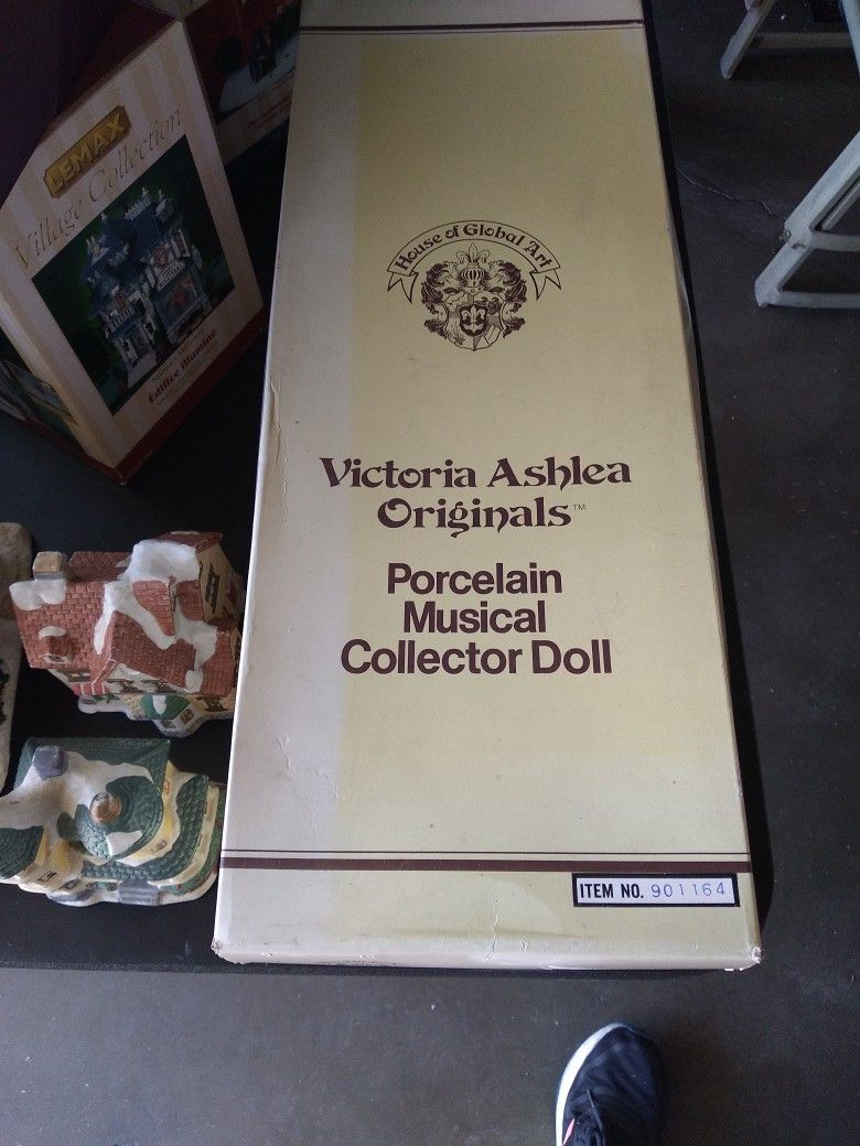 Victoria Ashley Porcelain Musical Collector Doll.