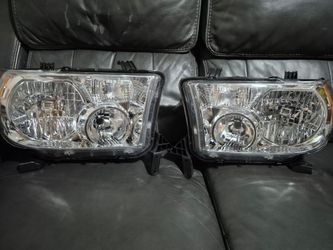 Pair Of Headlights For 2007-2013 Toyota Tundra / 2008-2017 Toyota Sequoia (READ DESCRIPTION 👇)*
