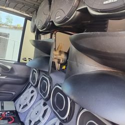 2002 Ford Suv Run Good Full Of Music  $7500 Best Offer Maybe Trade Plus Cash