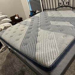 Like New King Sz Pillow top (Mattress ONLY)