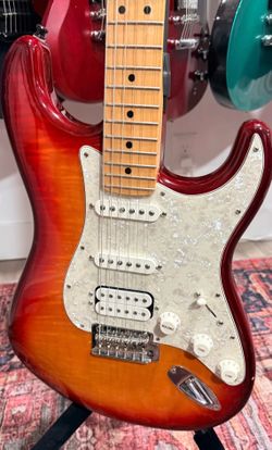 2021 Fender Player Stratocaster HSS Plus Top – Aged Cherry Burst – Hard Case