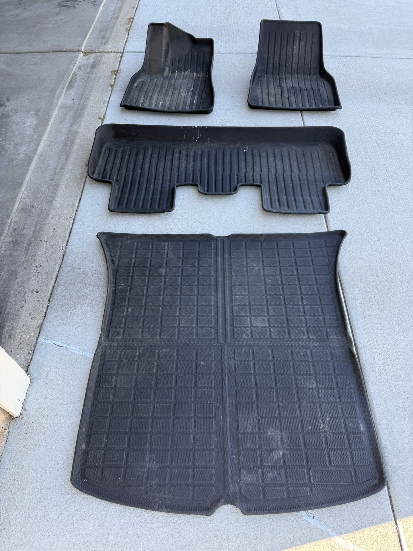 Tesla Model Y Floor Mats And Trunk Covering
