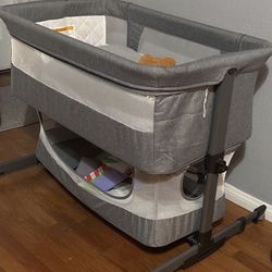 Bassinet!! Needs to go sale