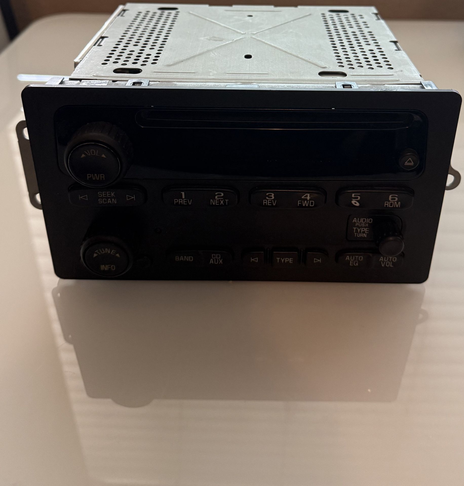 2005 Silverado Factory Car Truck Radio - Delphi # (contact info removed)5 - GM Part # 1(contact info removed)