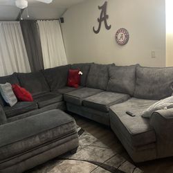 Grey Sectional & Ottoman $400 or Make An Offer