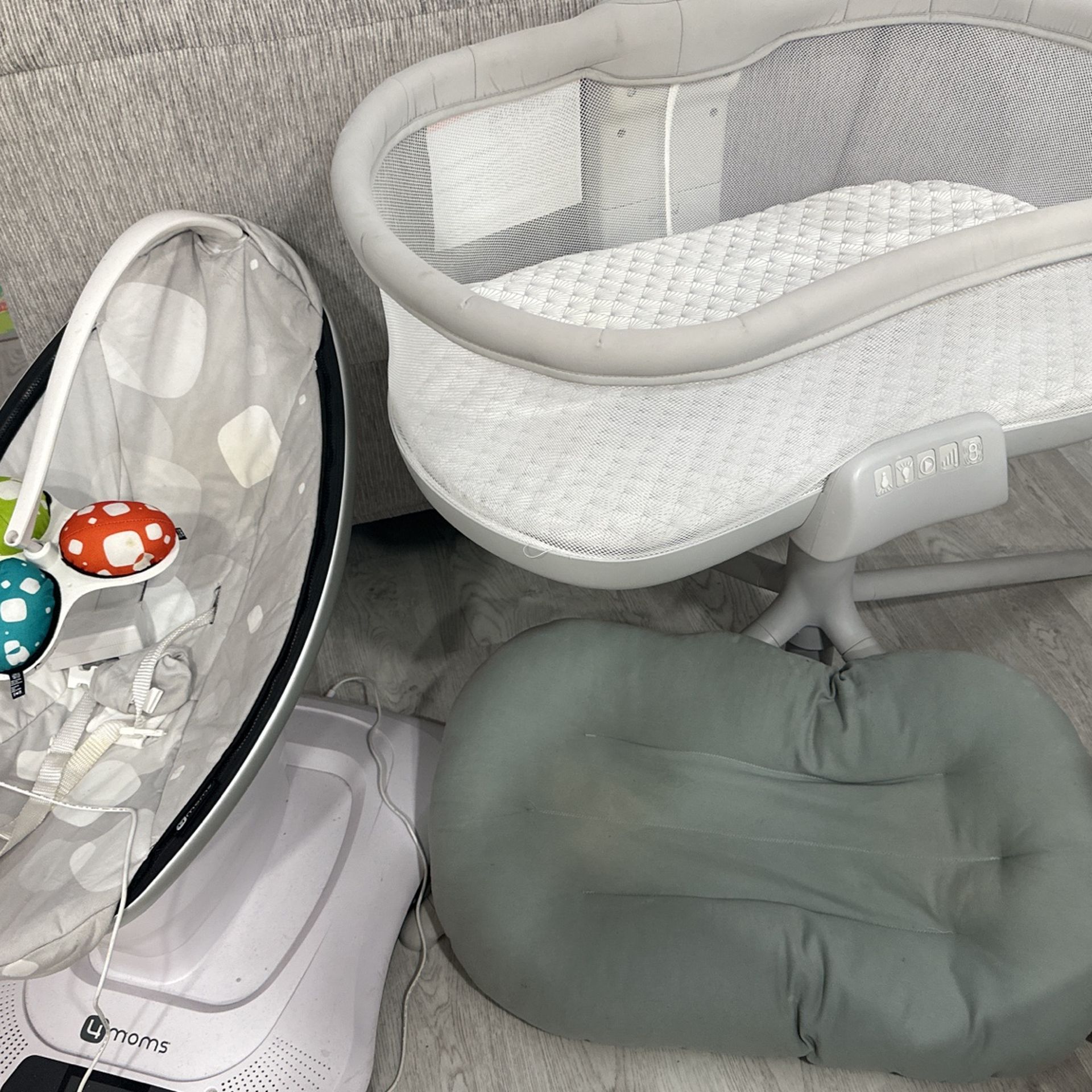 Halo Bassinet 3.0 4Moms Mamaroo, Snuggle Me 