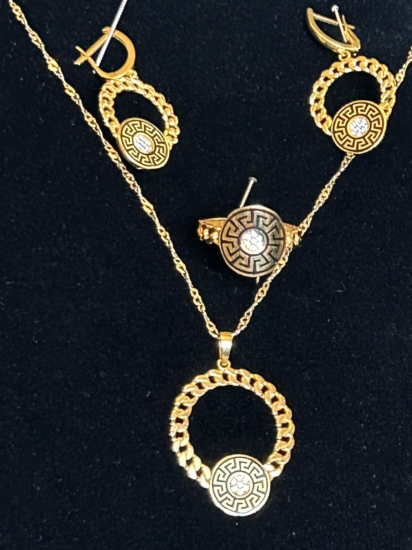 21K Solid Gold Necklace Set With Diamond Round Cluster!