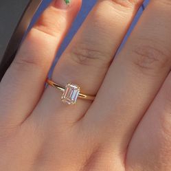 18K Gold Emerald-Cut Lab Diamond Engagement Ring – 1.01 CT, GIA Certified