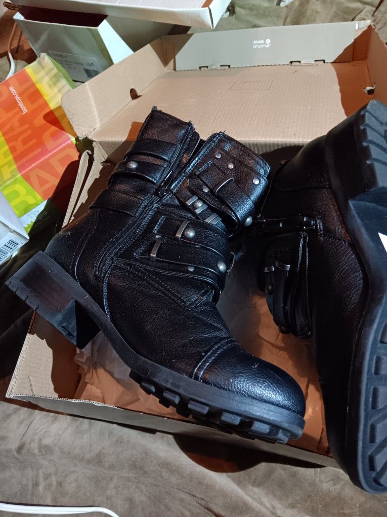 Sketchers Boots