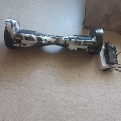 HOVER 1 HELIX HOVERB9ARD, LED LIGHTS, BLUETOOTH LIKE NEW,NEW CHARGER,EXCELLENT CONDITION ONLY PICK UP 