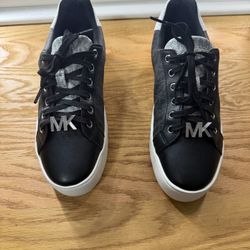 MK - Size 7 Woman Shoes 