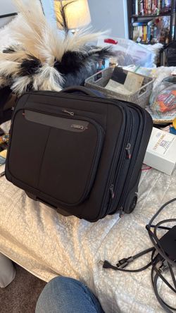 Samsonite   Carry on l, computer l, wheels , handle